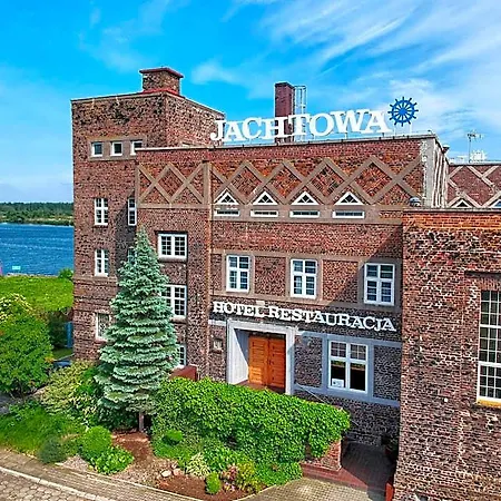 Jachtowa I Restauracja 4* シュチェチン