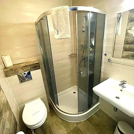 Jachtowa I Restauracja Panzió Szczecin