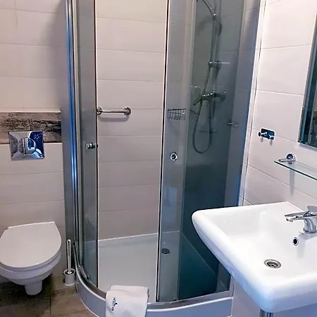 Jachtowa I Restauracja Panzió 4*